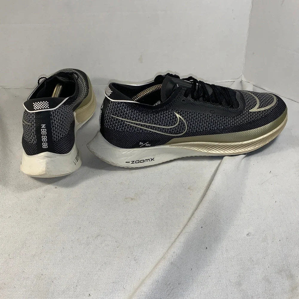 Nike Mens Streakfly Black/Metallic Gold Performance Running Shoes